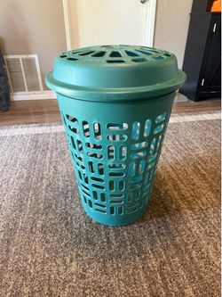 Extra large Sterilite laundry basket with lid