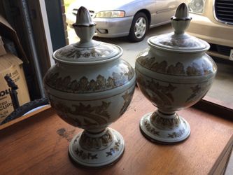 Ceremony urns