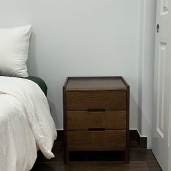 Nightstand, Solid Wood Small End Table w/3 Drawers, Modern Bedside Tables, Mid Century Night