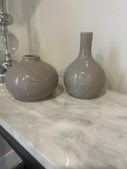 Small Decorative vases - Smooth and textured - taupe