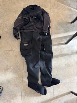 Men’s XL Dry-Suit, COMPLETE Set