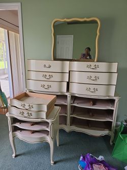 Bedroom set of draws
