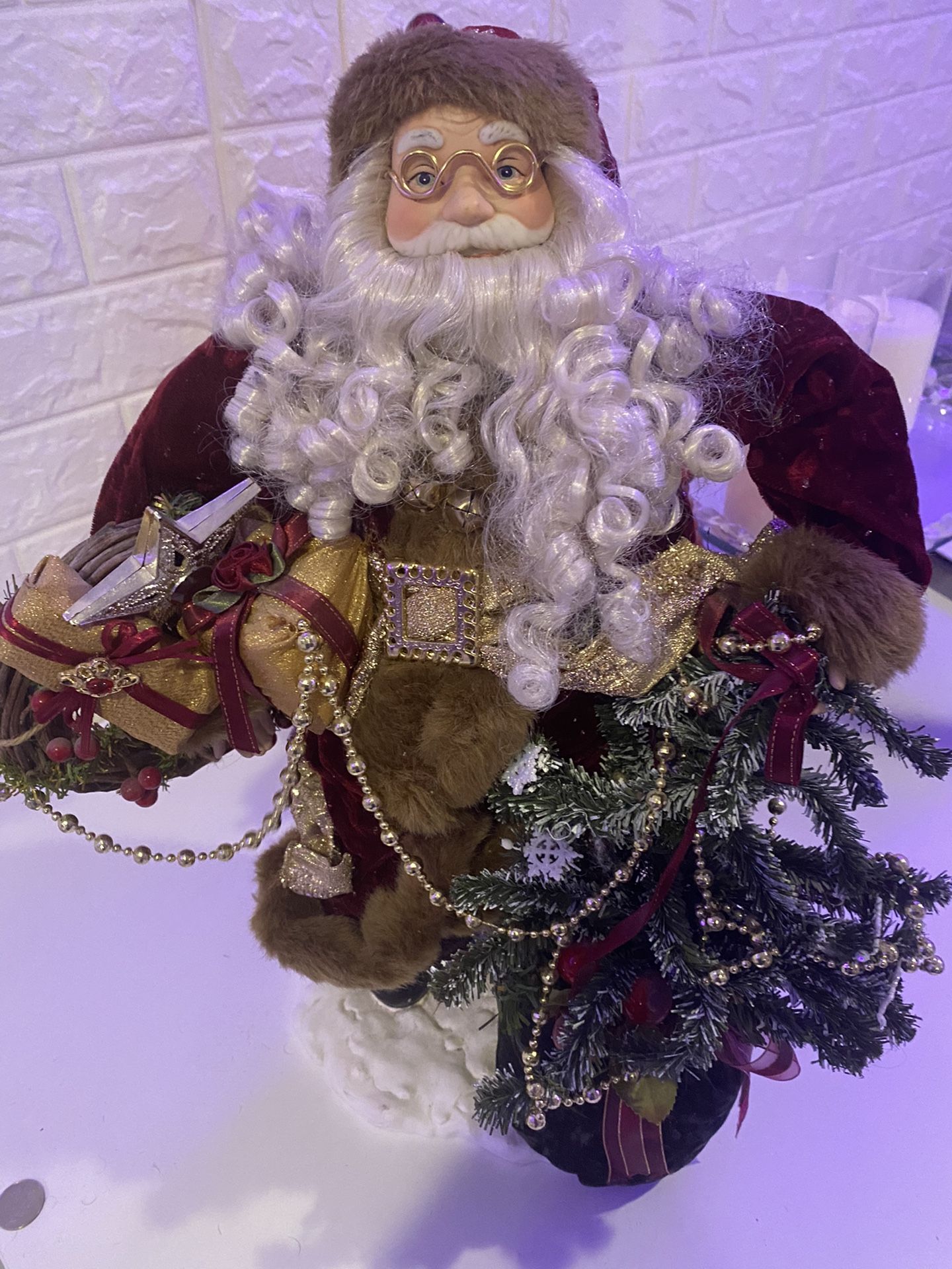 Pretty Santa Display Statue