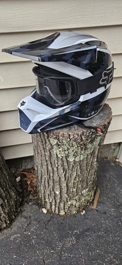(Brand New) Fox V1 Helmet W/mips