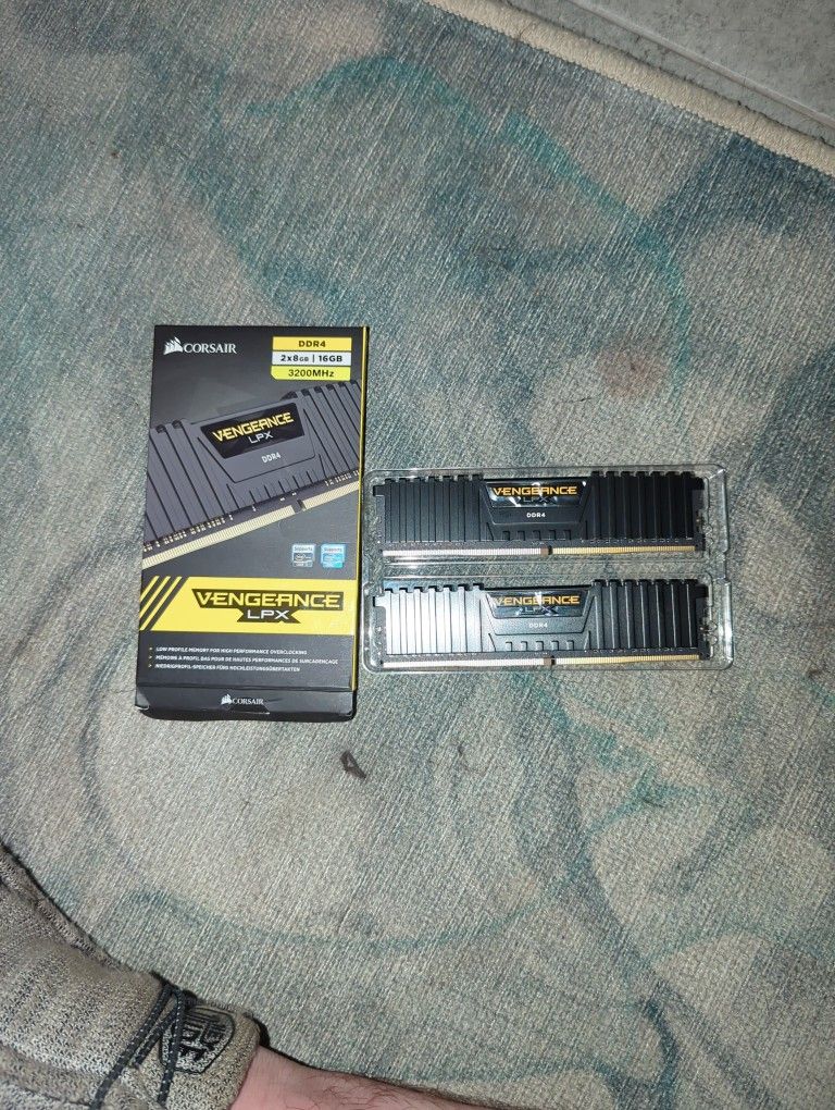 Corsair Vengeance LPX 16GB (2X8GB) DDR4 3200MHZ RAM