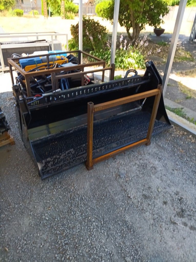 72" Skid Steer Hydraulic 4in1 Bucket Attachment. NEW!