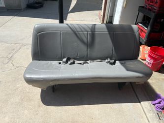 2007 15 passenger van seat