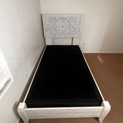 Twin Paxberry Panel Bed