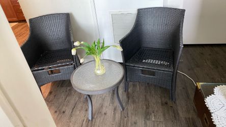 2 cheer and table for decor