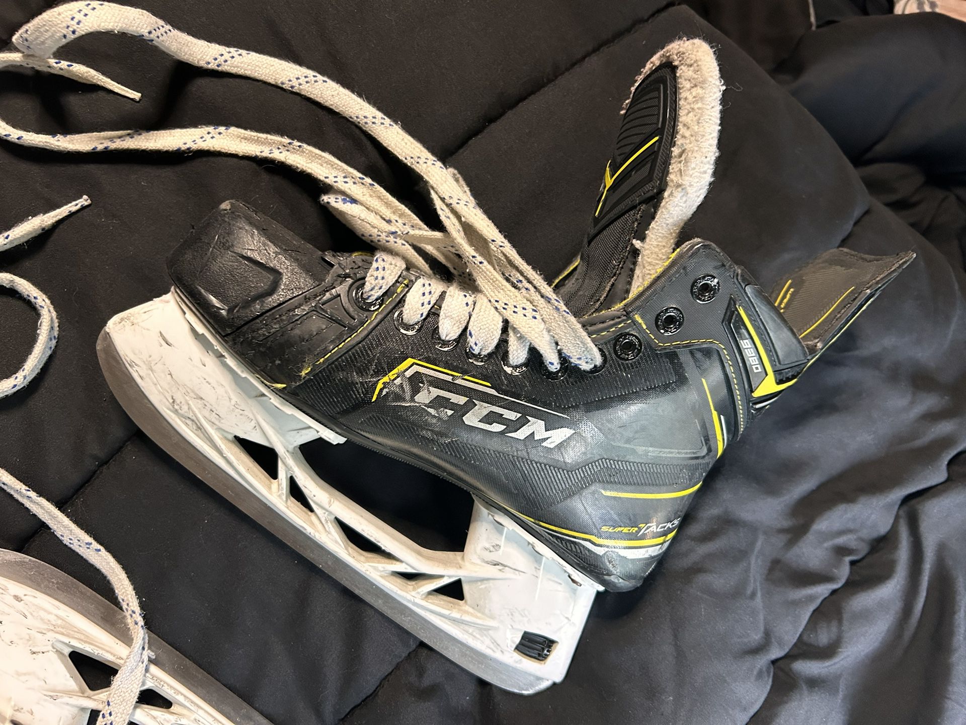 CCM Tacks 9380 Ice Skates, Size 6.5