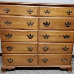 Maple 10-drawer dresser