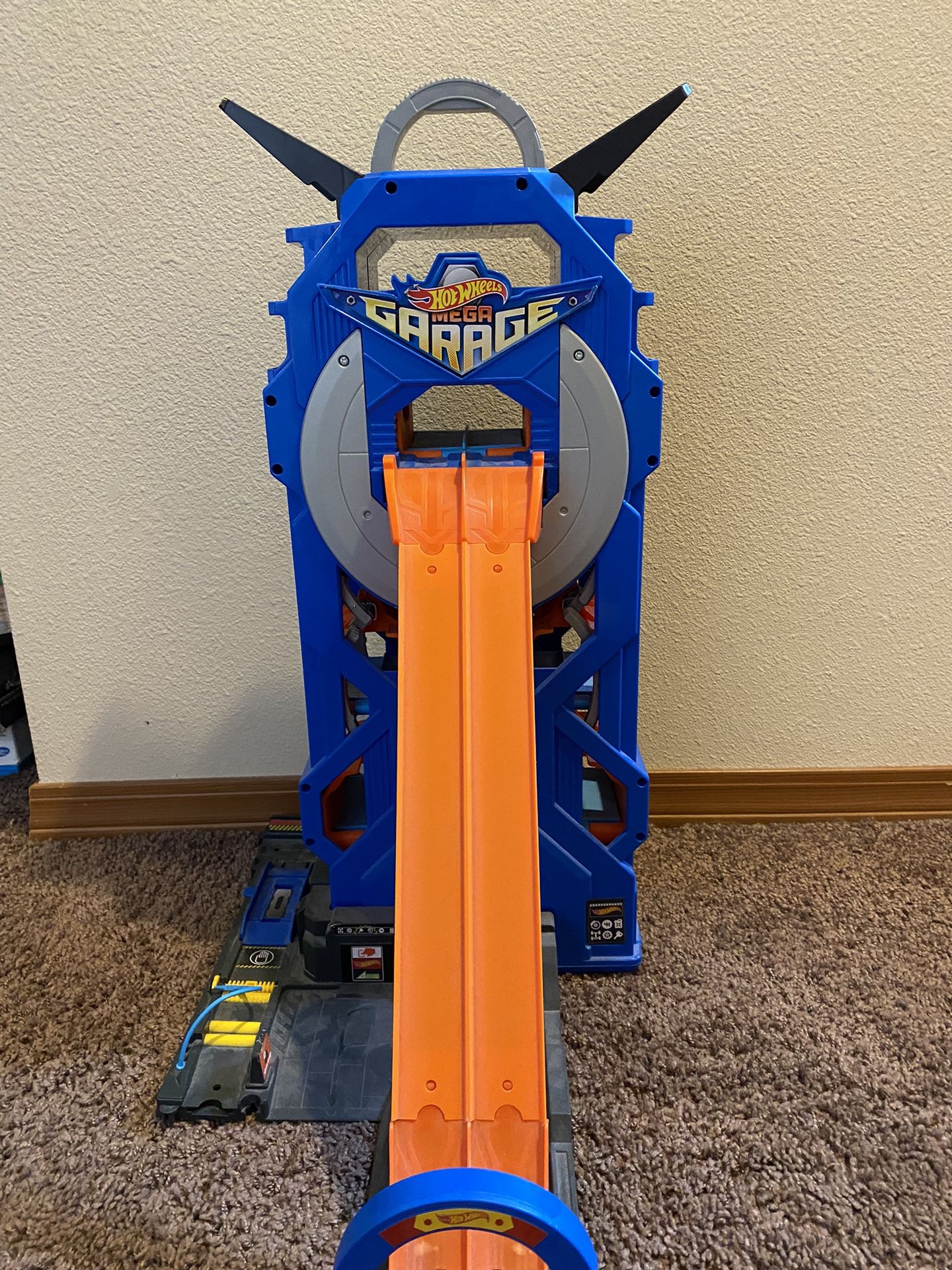 Hot Wheels Mega Garage