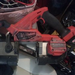 Milwaukee M18 Fuel Brushless Bandsaw with M18 Red Lithium Xc 5.0 Battery 