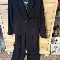 Woman’s Jones New York Petite Navy 2 Pc Pant Suit Dark Blue