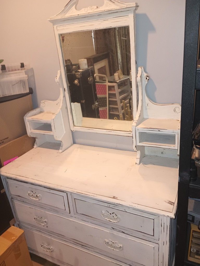 Vintage Vanity / Makeup Table