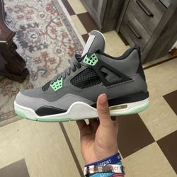 Jordan 4 Green Glow 