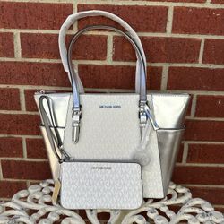 Michael Kors Purse And Wristlet 