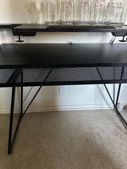 Piano stand
