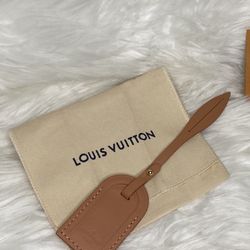 Louis Vuitton Tag in Rose