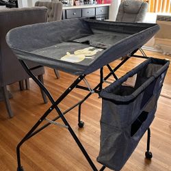  Baby Portable Changing Table with Wheels 