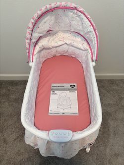 Delta Children Gliding Bassinet