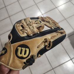 A2000 Middle Infield Glove