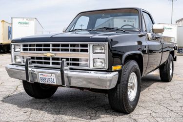1980-86 Chevy C10 Cheyenne . C20. Woodgrain dashboard trim with emblem