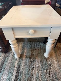 Broyhill end table/nightstand