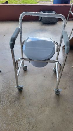 Bedside commode with wheels