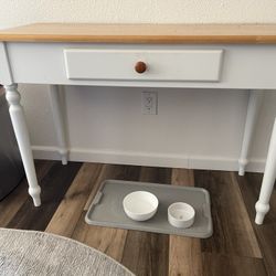 Table And Hutch 