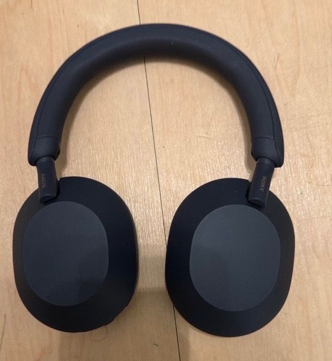 Sony XM5 Noise Cancelling Headphones