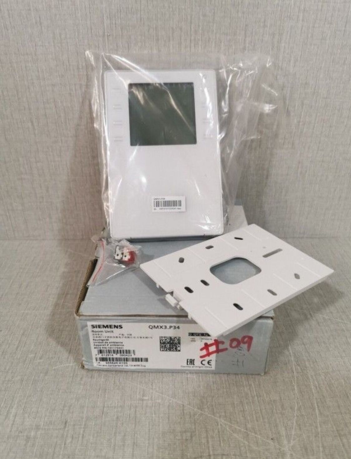 (4) Siemens QMX3.P74 Room temp thermostat