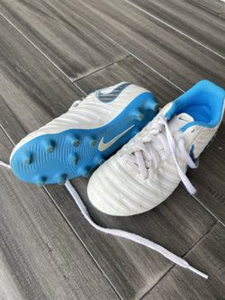 Nike Tempo boys soccer shoes