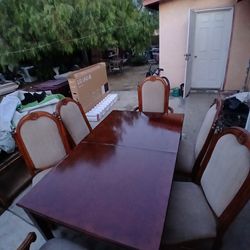 Dining Room Table and Chairs Good Quality- PLEASE READ DESCRIPTION.