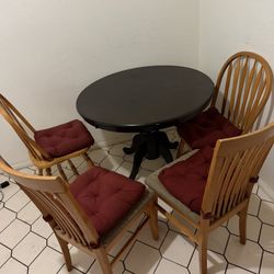 Dinning Table With 4 Chairs