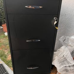 Staples 3-Drawer Vertical File Cabinet, Letter Size, Lockable, 26.8"H x 14.3"W x 18.9"D,