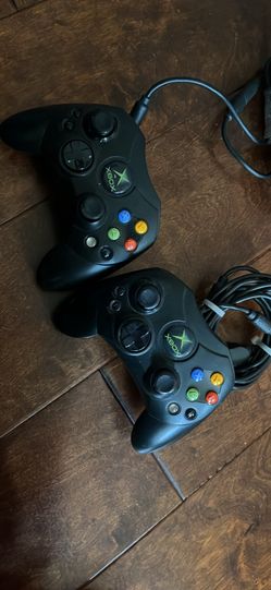 2 original Xbox controllers