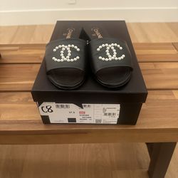 Chanel Pearl CC sandal