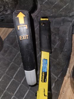 2 Staples Gun and staples