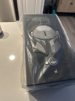 Mando 1/4 Scale Hot Toys!!! Brand New Never Opened