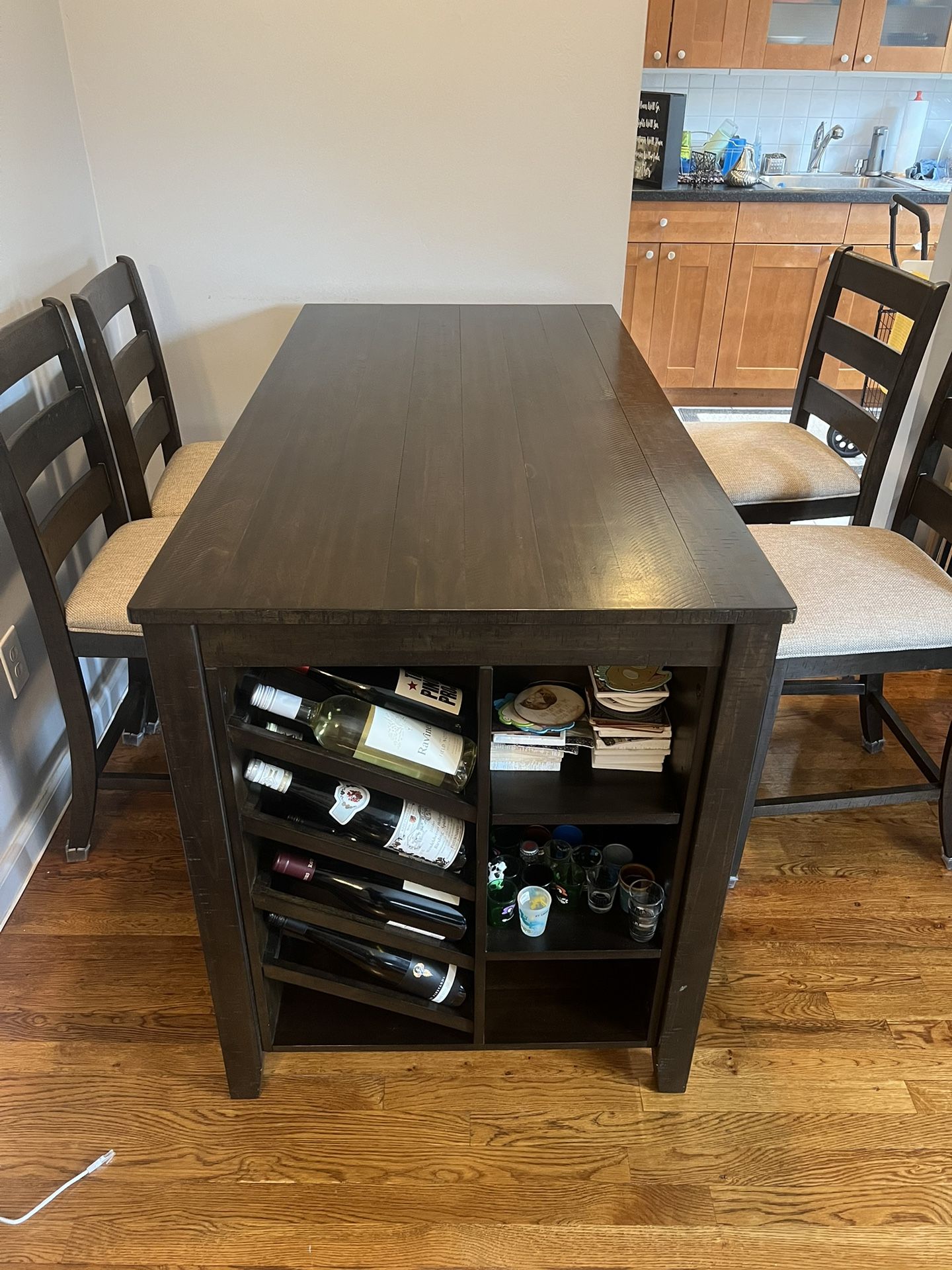 High Table for Sale in Glen Cove, NY OfferUp