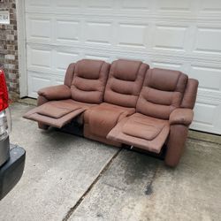 Gorgeous  Clean Like New 3 Seater Recliner Sofa 