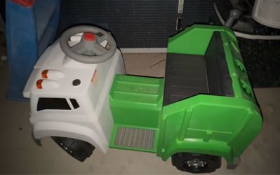 Ride on Kid Trax Real Rigs Toddler Recycling Garbage Truck