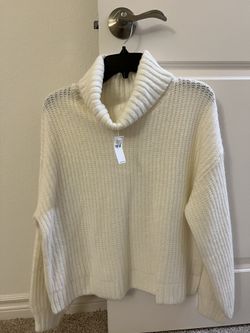 Women’s Turtleneck Sweater - New With Tags