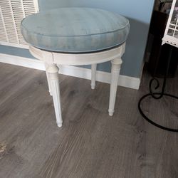 Swivel Stool 