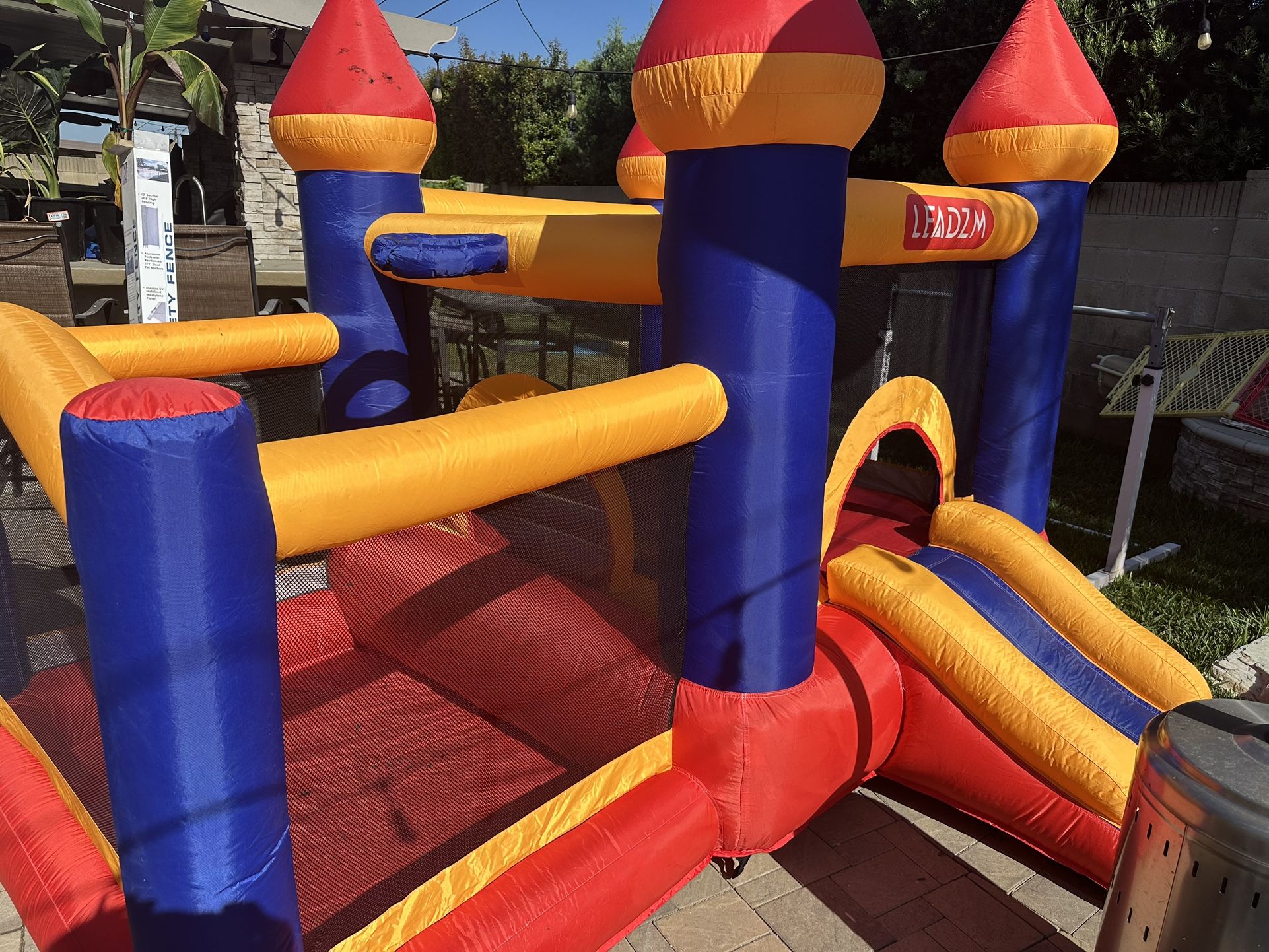 Inflatable Bounce House With Blower