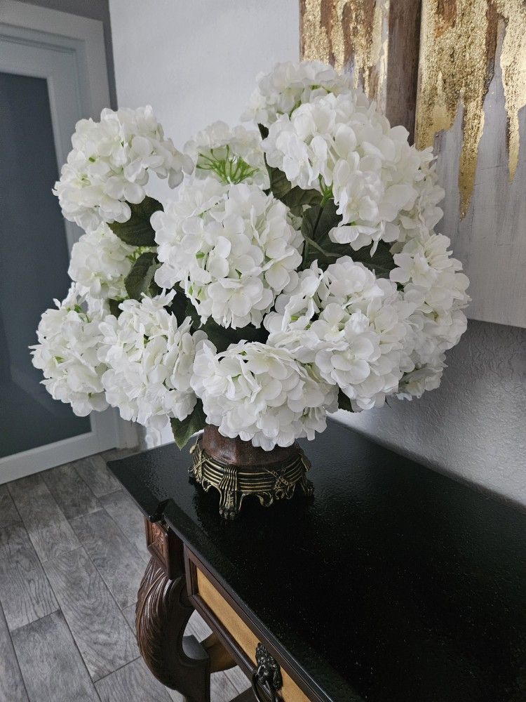 ELEGANT SILK FLOWER ARRANGEMENT