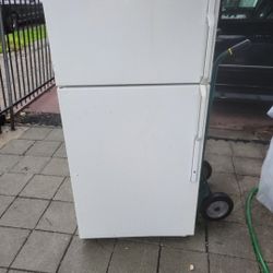 Refrigerator 