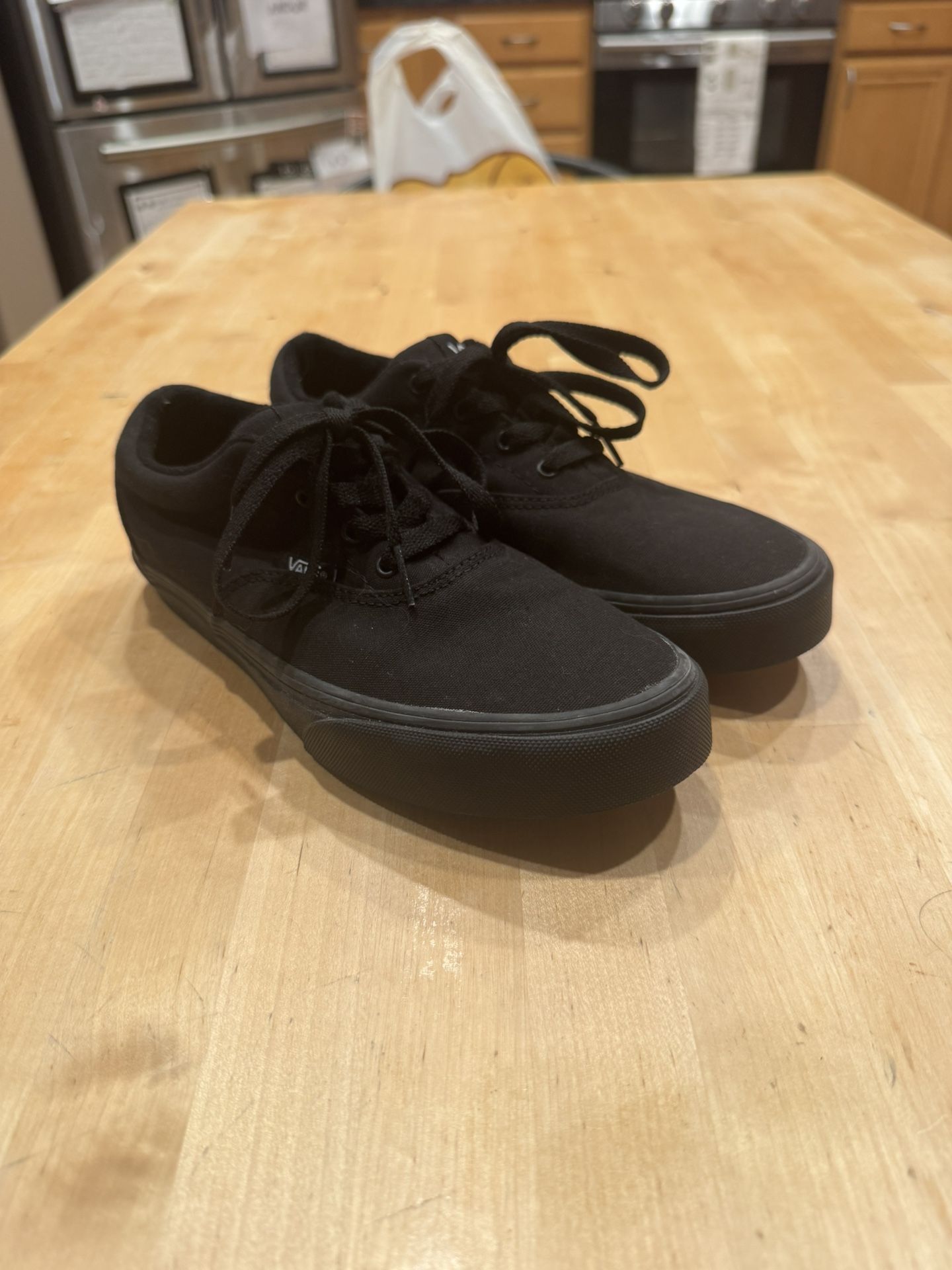 BOYS VANS SZ 5 YOUTH NEW!