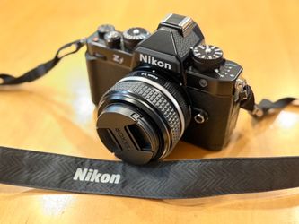 Nikon Zf + NIKKOR Z 40mm f/2 SE – Only 327 Shutter Count